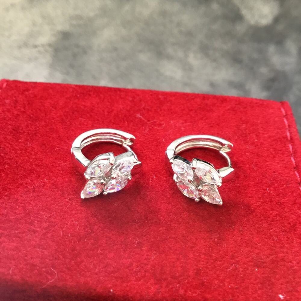 Silver Oval Flower Crystals Earrings - Picture 2 of 5